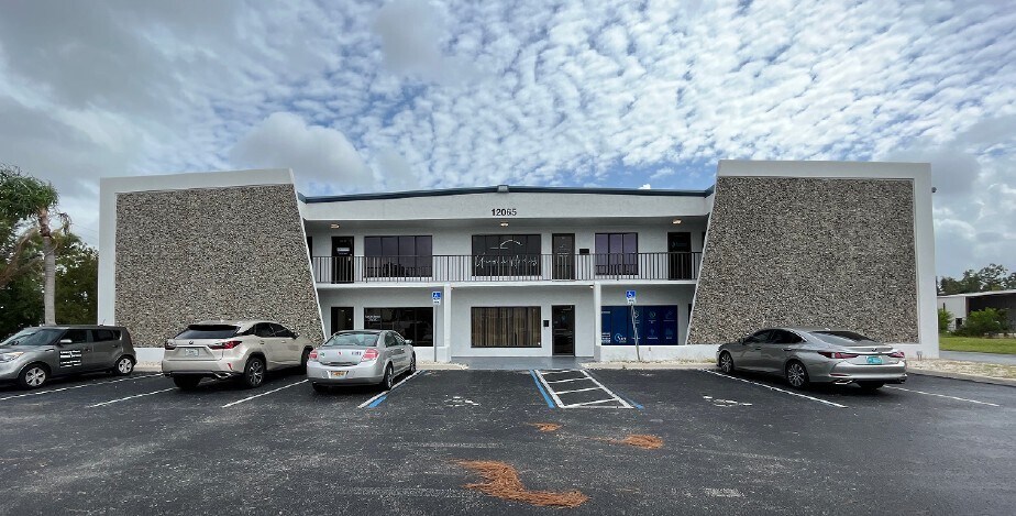 Primary Photo Of 12065 Metro Pky, Fort Myers Light Manufacturing For Lease