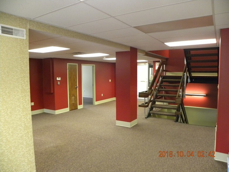 More Photos Of 4 Washington St, Sanford Office For Sale