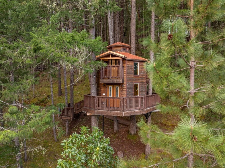 More Photos Of 3305 Dick George Rd, Cave Junction Hospitality For Sale