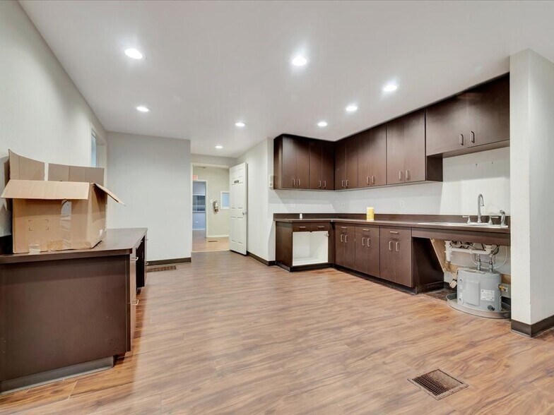 More Photos Of 1702 E Denman Ave, Lufkin Medical For Lease