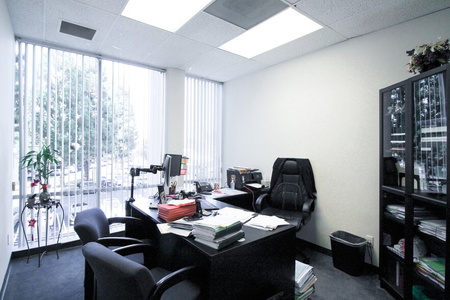 More Photos Of 2333 N Broadway, Santa Ana Office For Lease