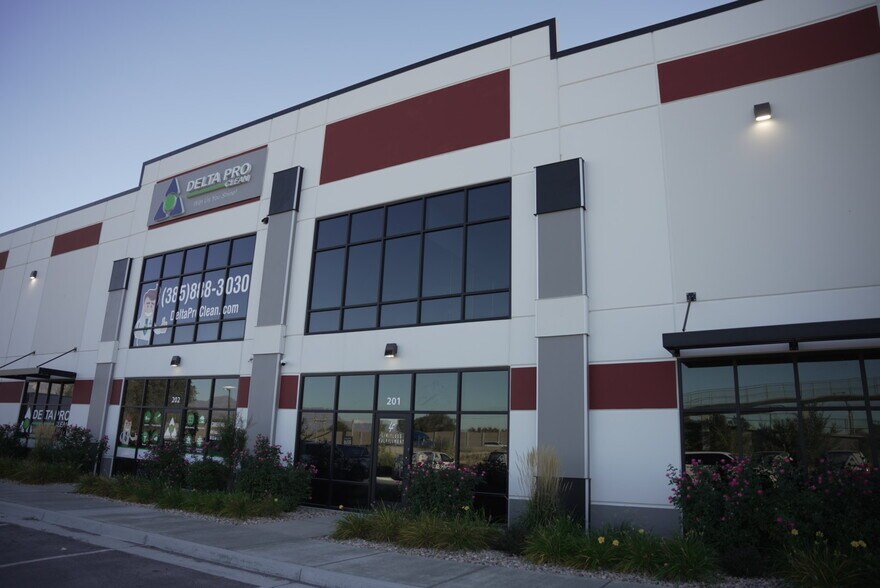 More Photos Of 13863 S 2700 W, Bluffdale Flex For Sale