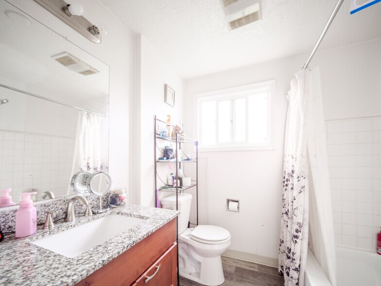 More Photos Of 910 18th Ave SE, Albany Apartments For Sale