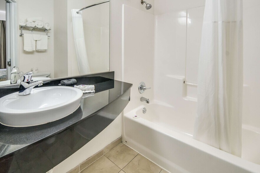 More Photos Of 1720 W Henderson St, Cleburne Hotel For Sale