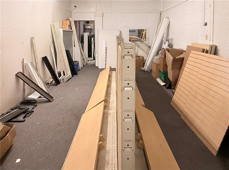 More Photos Of 406 Walnut St, Elmira Convenience Store For Sale