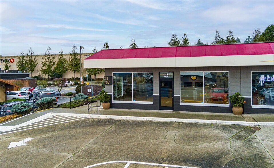 More Photos Of 1421 SW Barlow St, Oak Harbor General Retail For Sale