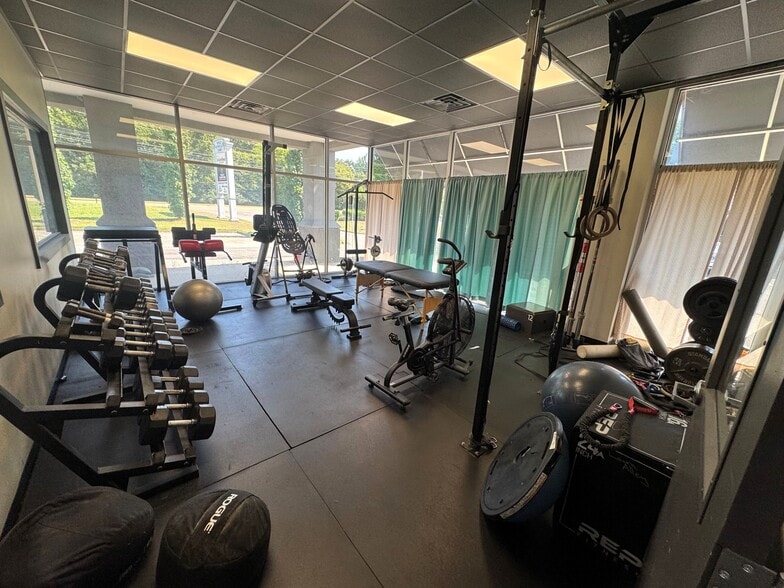 More Photos Of 6949 Stage Rd, Memphis Freestanding For Sale