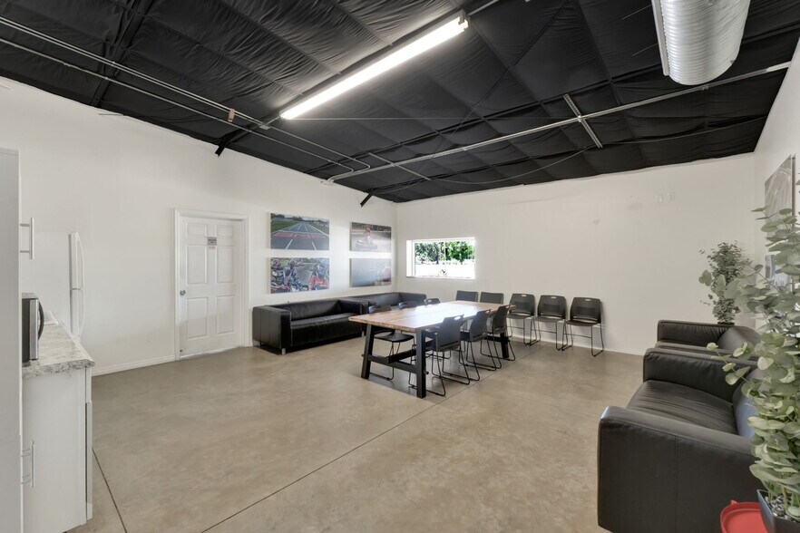 More Photos Of 5821 Pit Rd, Bushnell Flex For Sale