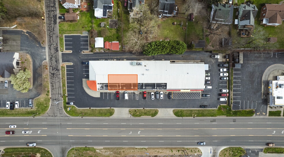 More Photos Of 416-424 N Madison Blvd, Roxboro General Retail For Lease