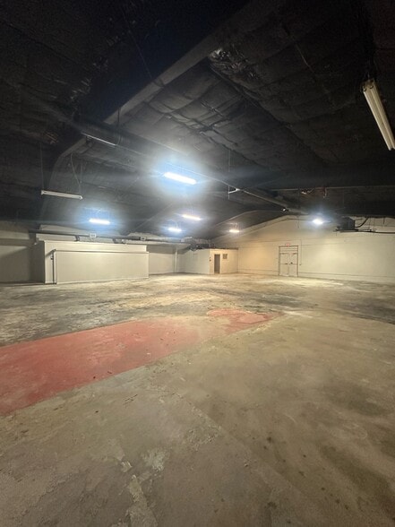 More Photos Of 10126 Jensen Dr, Houston Freestanding For Sale