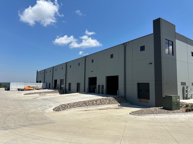 More Photos Of 6001 Thornton Ave, Des Moines Industrial For Sale
