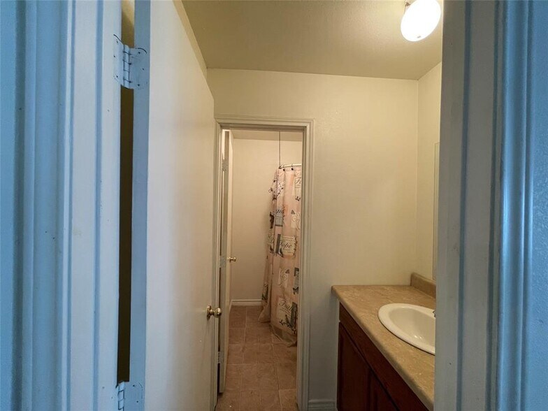 More Photos Of 2003 Phillips St, Prairie View Apartments For Sale