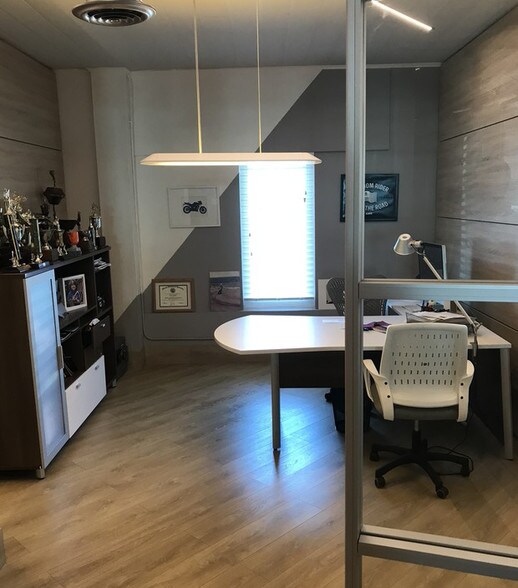 More Photos Of 601 S 21st Ave, Hollywood Showroom For Lease