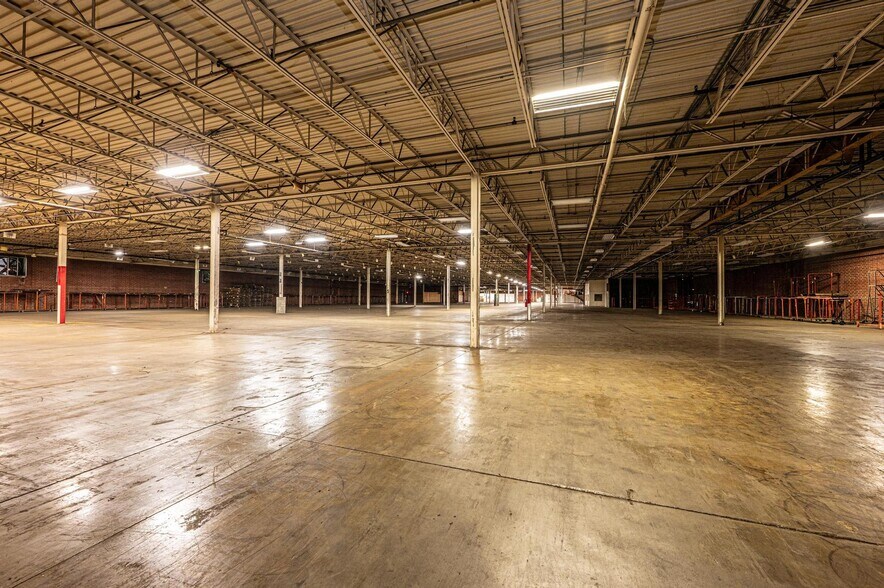 More Photos Of 106 Somerset Dr, Conover Manufacturing For Lease