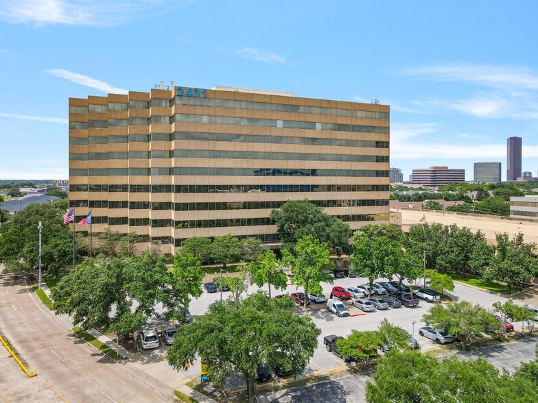 Primary Photo Of 2401 Fountain View Dr, Houston Office For Sale