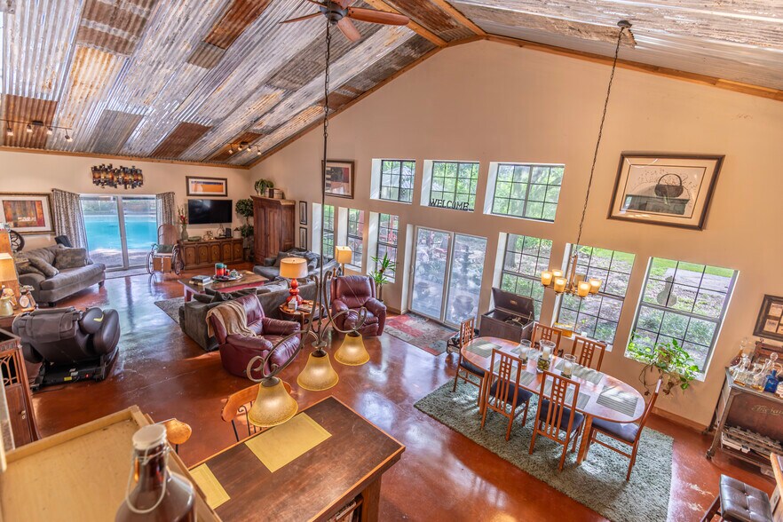 More Photos Of 7710 TX-36, Bellville Specialty For Sale