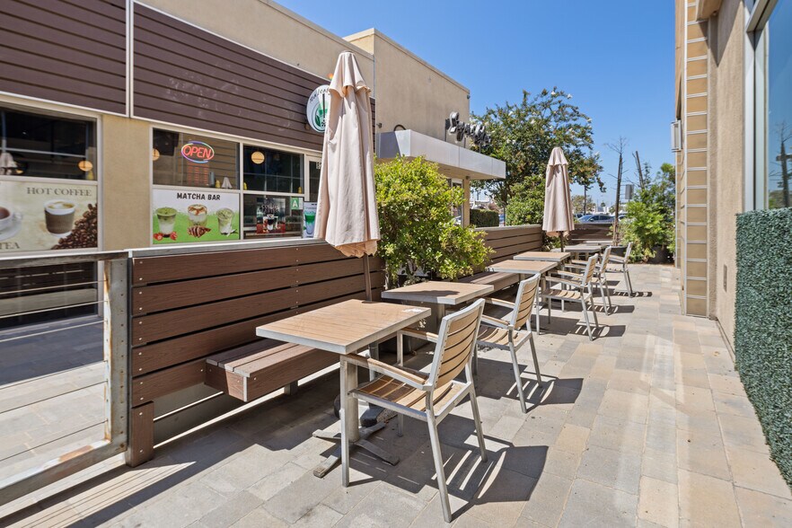 More Photos Of 8266 Firestone Blvd, Downey Restaurant For Lease