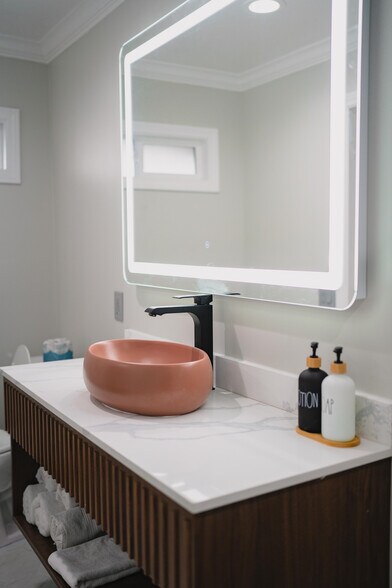 More Photos Of 1107 N Broadway, Santa Maria Hotel For Sale