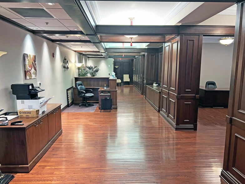 More Photos Of 25 S Division Ave, Grand Rapids Office For Sale