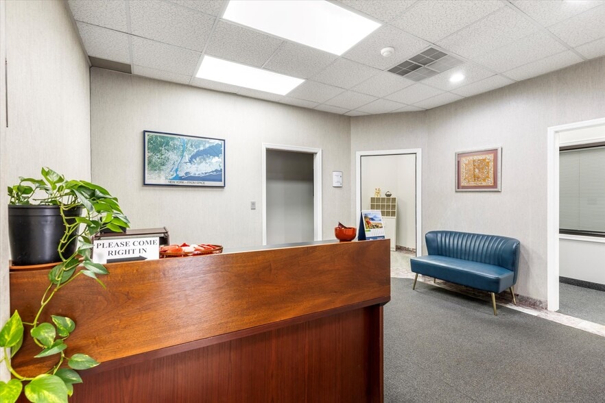 More Photos Of 2035 Lemoine Ave, Fort Lee Storefront Retail Office For Lease