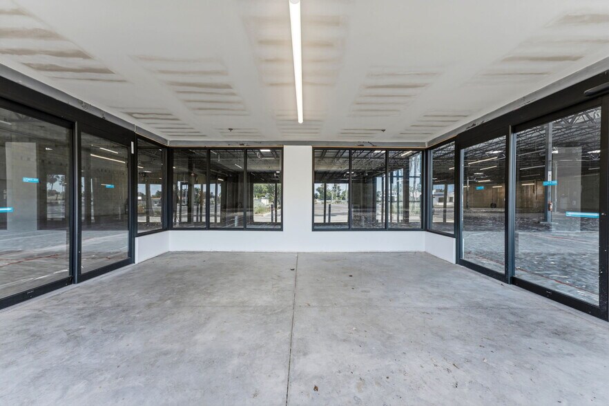 More Photos Of 5502-5726 Cortez Rd W, Bradenton Storefront For Lease