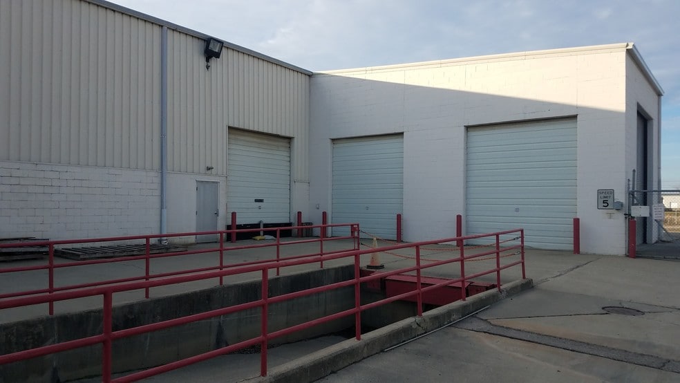 More Photos Of 2786 E Crescentville Rd, West Chester Warehouse For Lease