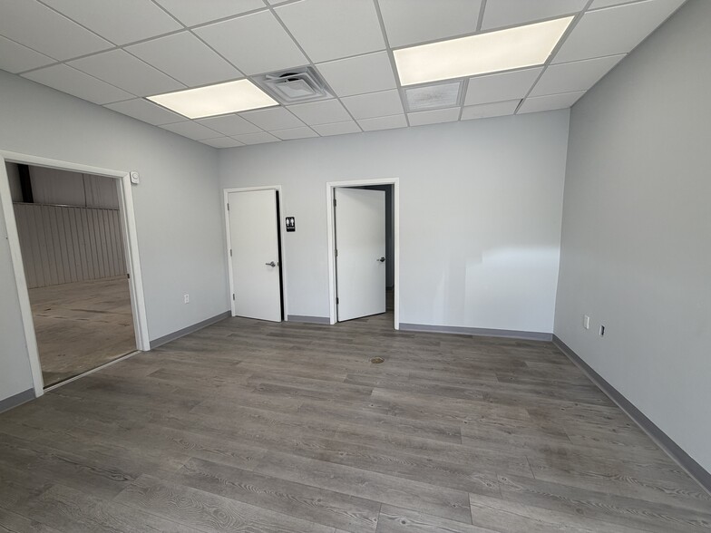 More Photos Of 11729 Uradco Pl, San Antonio Warehouse For Lease