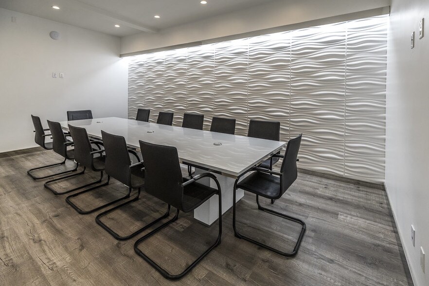 More Photos Of 6829 Lankershim Blvd, North Hollywood Medical For Lease