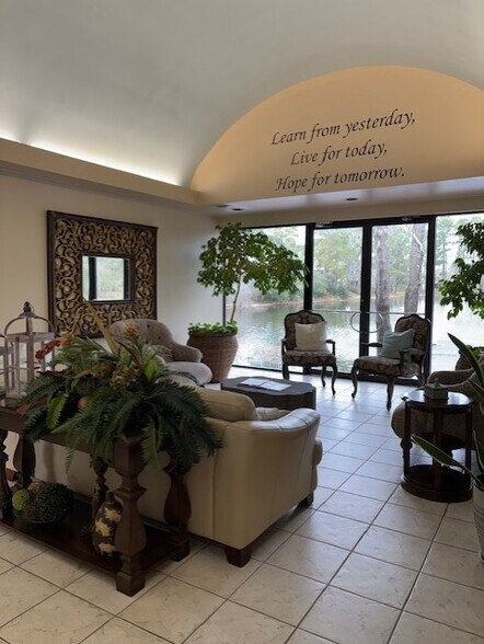 More Photos Of 1525 Lakeville Dr, Humble Office For Lease