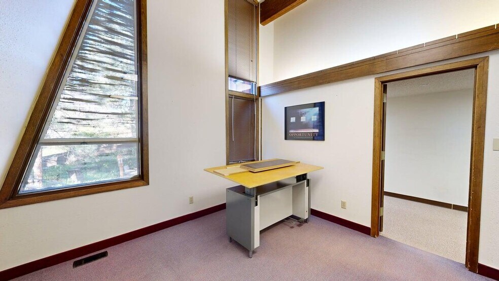 More Photos Of 11 E Airport Rd, Billings Office For Lease