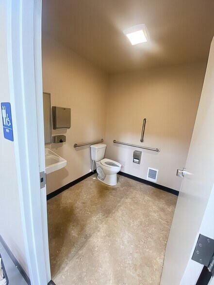 More Photos Of 689-699 Horsepond Rd, Dover Warehouse For Lease