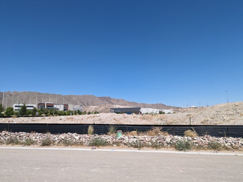 More Photos Of 400-420 Vin Rambla, El Paso Land For Sale