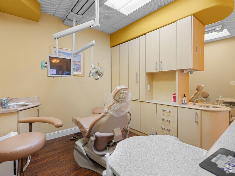 More Photos Of 652-670 E Santa Clara St, San Jose Medical For Sale