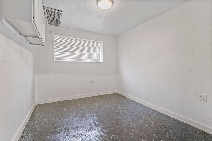 More Photos Of 25232 Hardin Store Rd, Magnolia Manufacturing For Lease