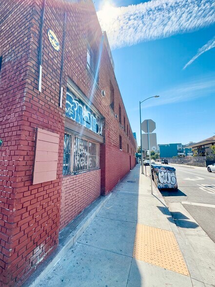 More Photos Of 700-706 E 1st St, Los Angeles Storefront Retail Residential For Lease
