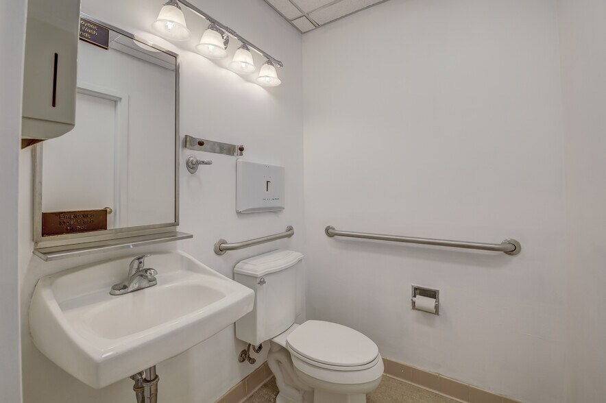 More Photos Of 4609 Pinecrest Office Park Dr, Alexandria Medical For Sale