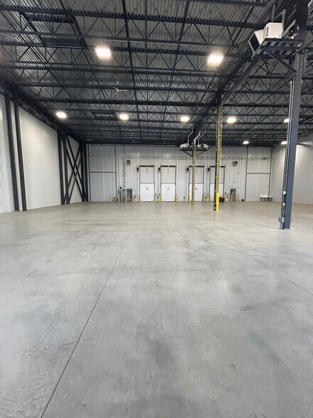 More Photos Of 379B Corduroy Rd, Ottawa Warehouse For Lease