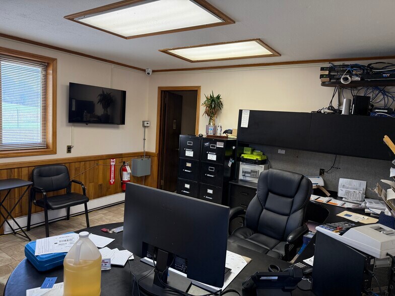 More Photos Of 4881 Pittsburgh Rd, Harrisville Light Distribution For Sale