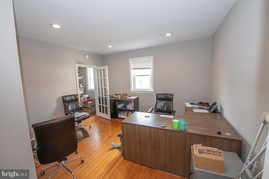 More Photos Of 116 E King St, Malvern Office For Lease