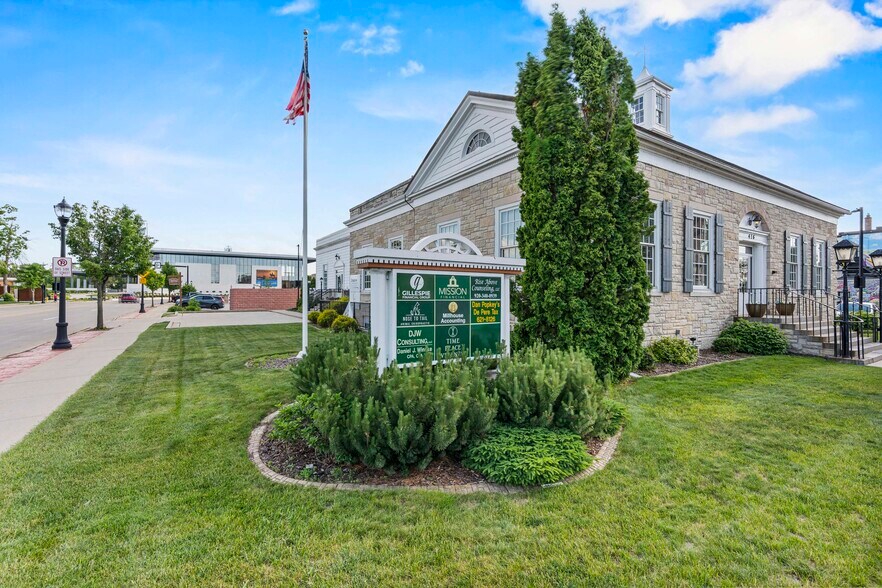 More Photos Of 416 George St, De Pere Office For Sale
