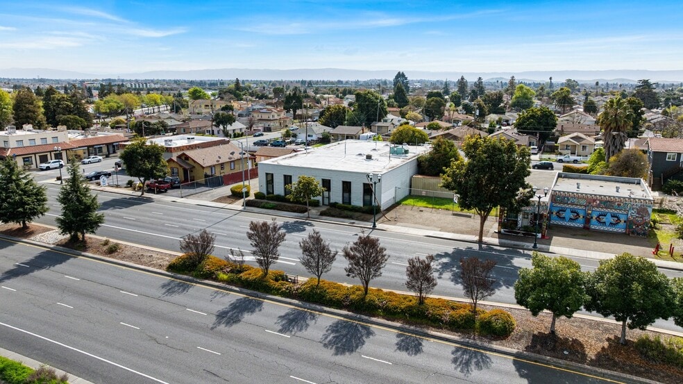 More Photos Of 33641 Mission Blvd, Union City Freestanding For Sale