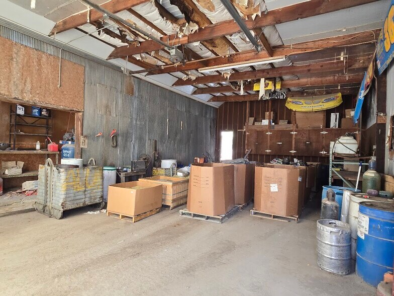 More Photos Of 808 W Walnut St, Fairbury Industrial For Sale