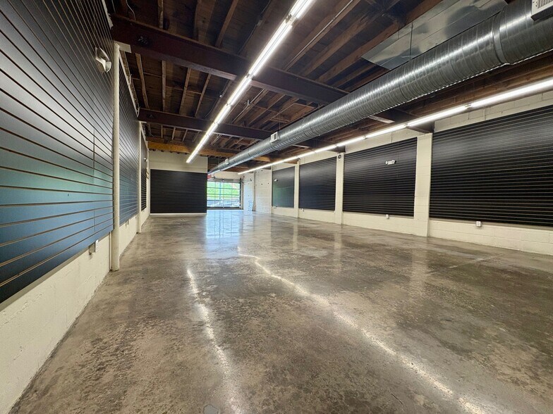 More Photos Of 188 Coxe Ave, Asheville Showroom For Lease