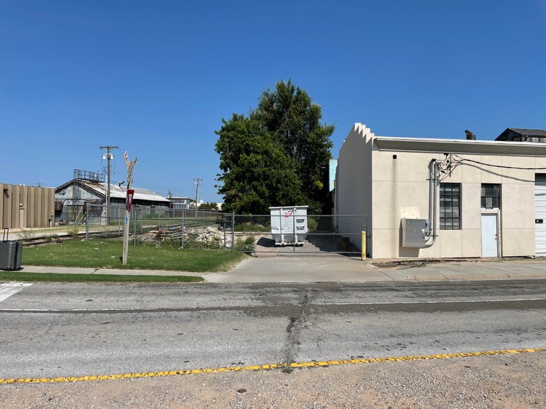 More Photos Of 1737 NW 5th St, Oklahoma City Warehouse For Lease