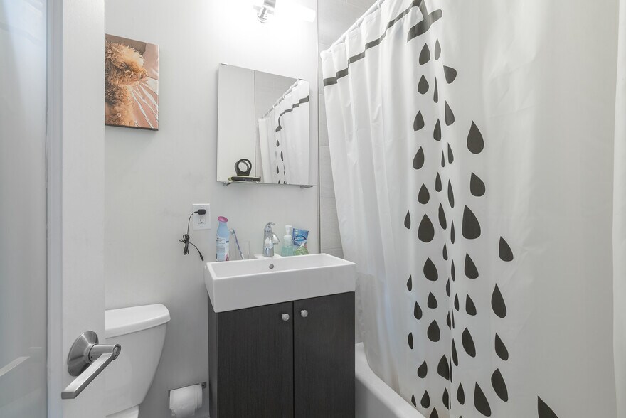 More Photos Of 2020 Locust St, Philadelphia Apartments For Sale