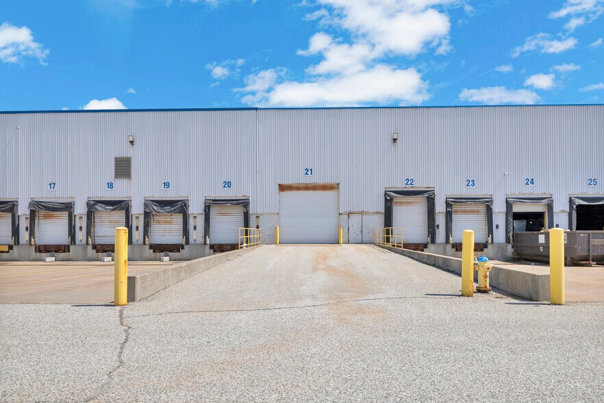 More Photos Of 599 Sprucewood Ave, Windsor Warehouse For Lease