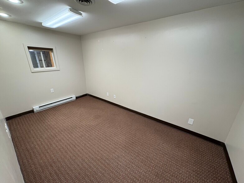 More Photos Of 703 Widewater Dr, Lafayette Warehouse For Lease