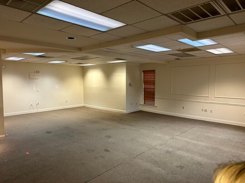 More Photos Of 195 Bristol Oxford Valley Rd, Langhorne Bank For Sale