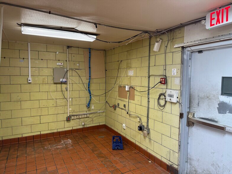 More Photos Of 1801 N Market St, Sparta Restaurant For Sale