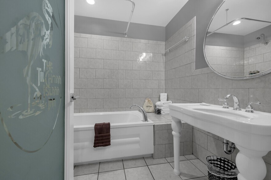 More Photos Of 21384 Coopertown Rd, Tilghman Hotel For Sale